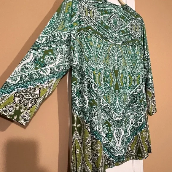 Susan Graver Liquid Knit printed tunic.  Shades of green with white throughout. - Picture 9 of 12